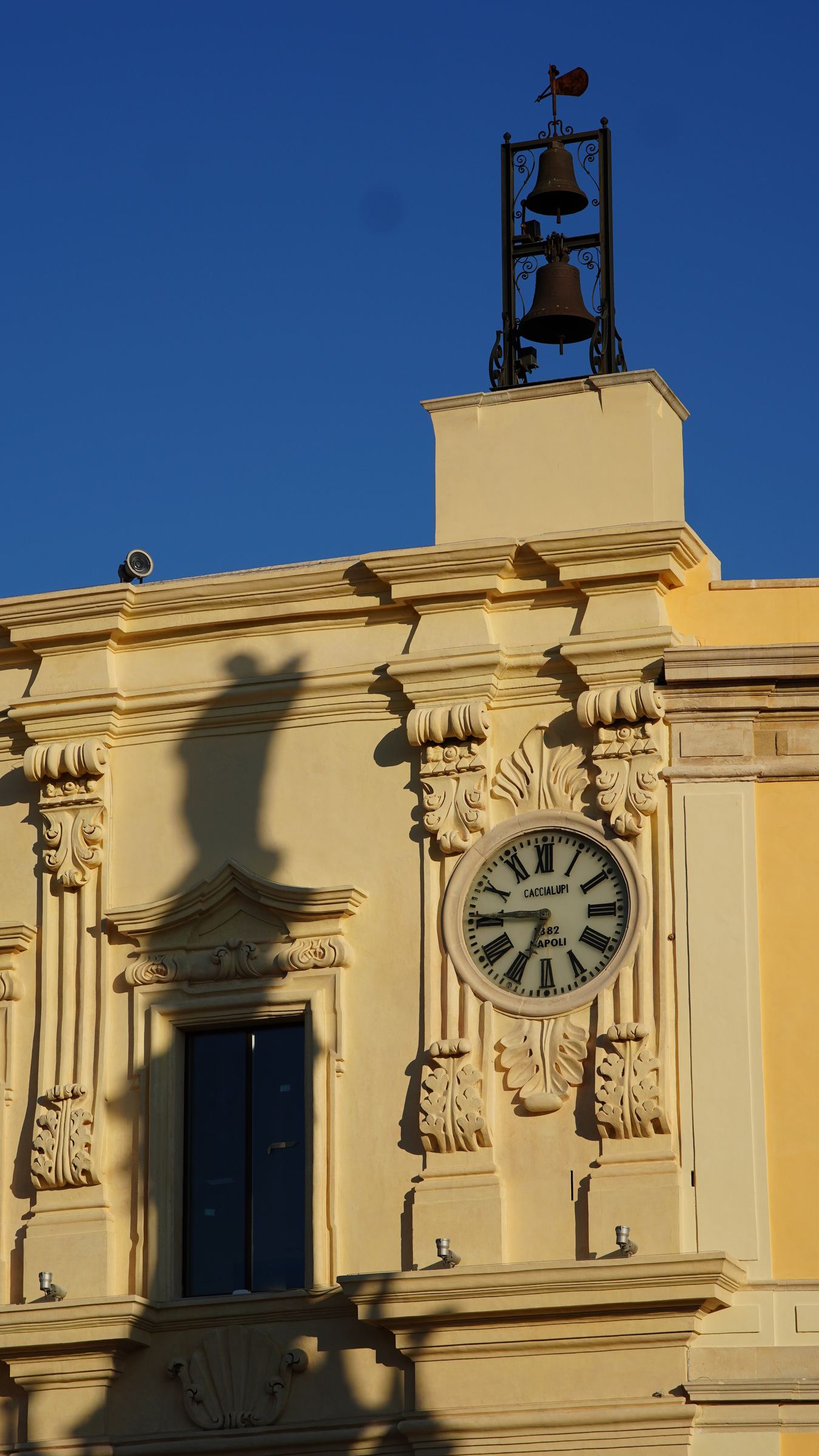 Clock facade in Nardo
